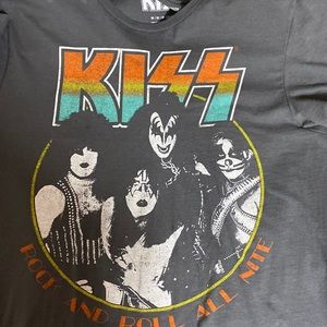 KISS tee
